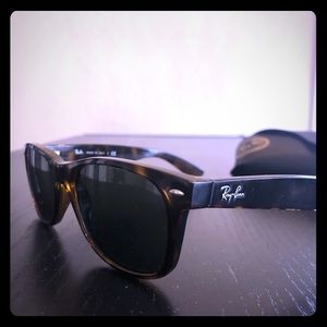 Ray-Ban Sunglasses - Wayfarer